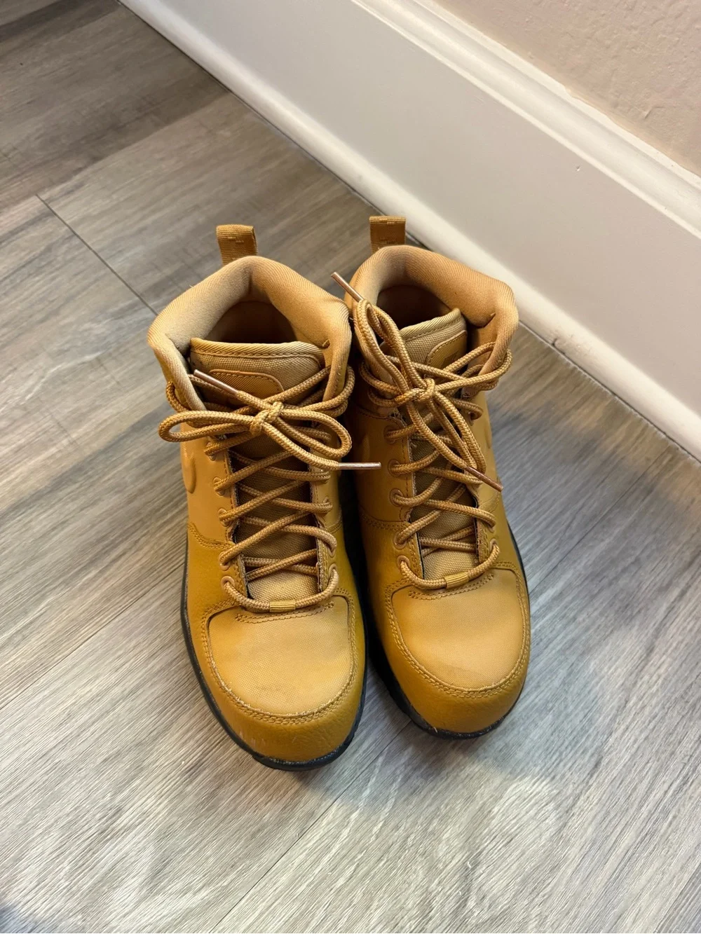 Nike Kids Tan/Gold Mid-Top Outdoor Boots